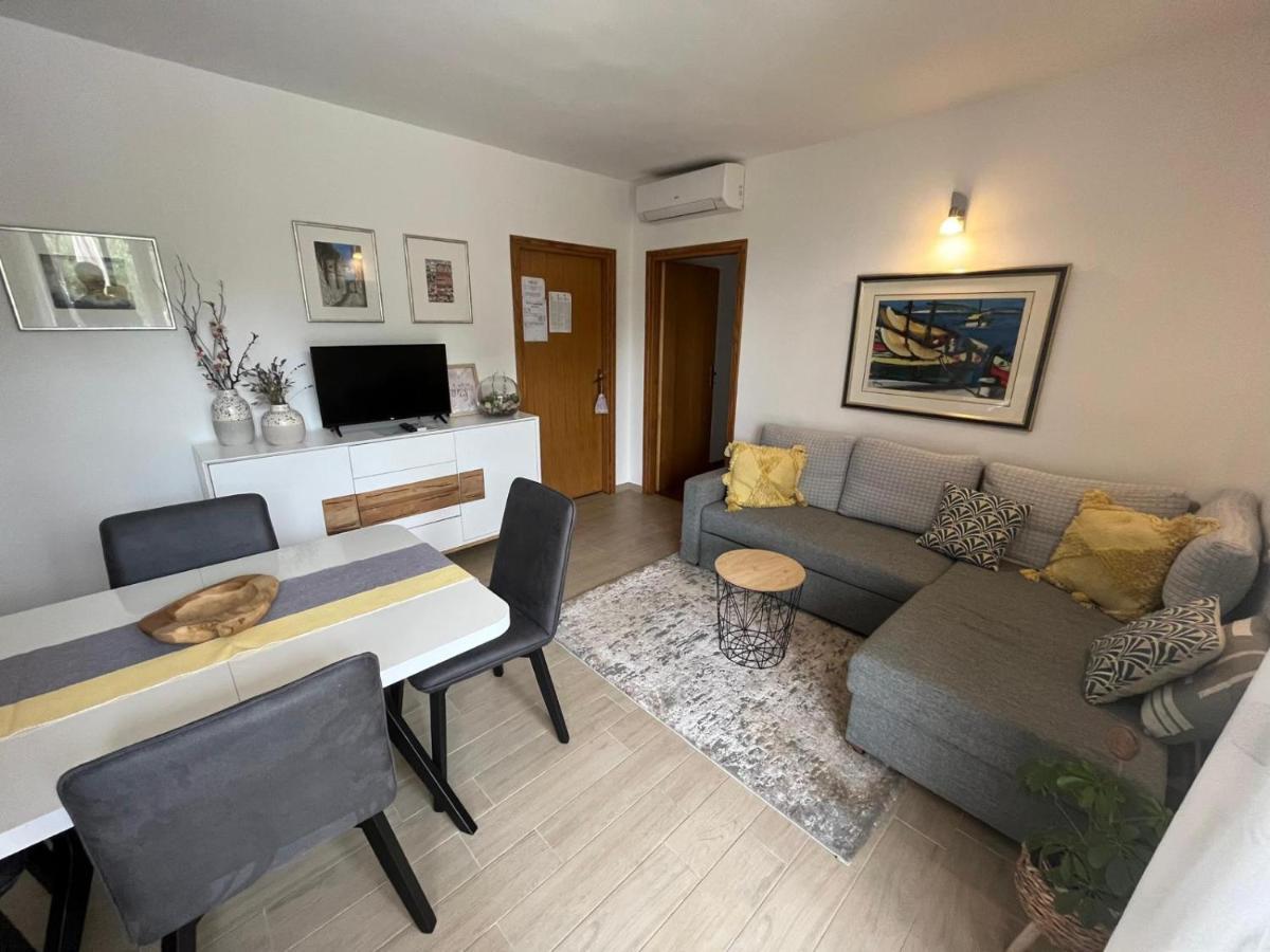Apartmani Anica Risika Exterior photo