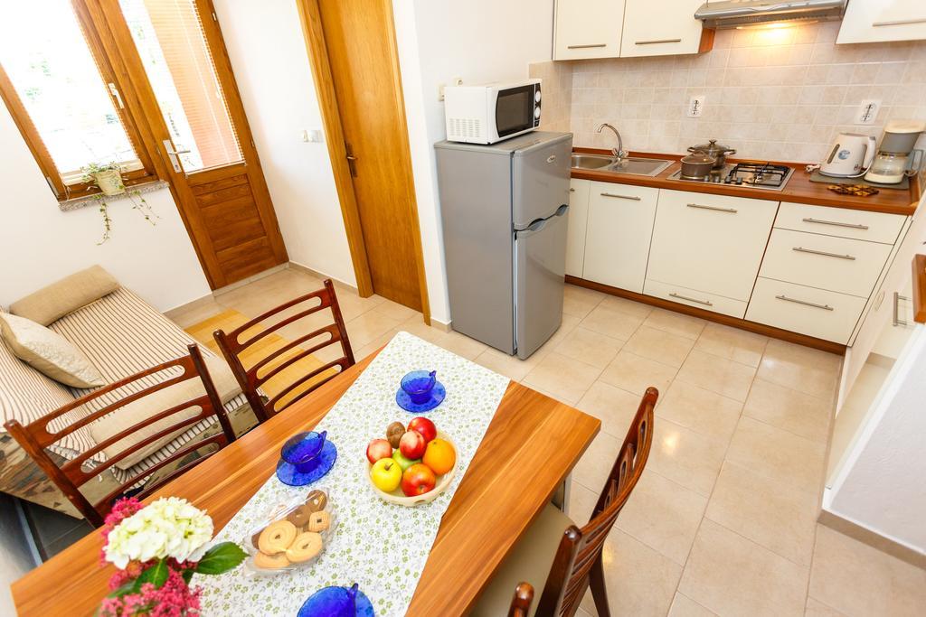 Apartmani Anica Risika Exterior photo